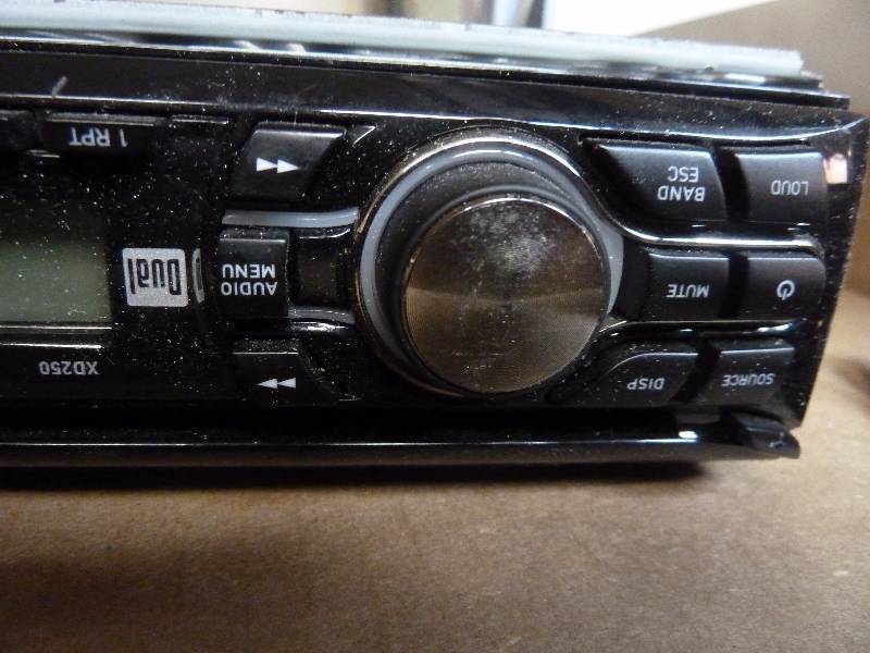 lot 17 image: Dual Electronics CD Reciever