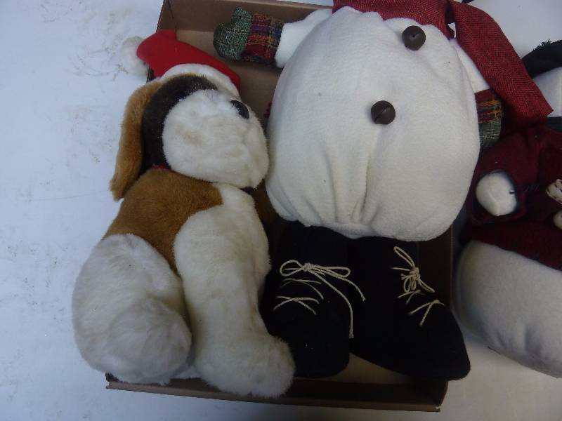 lot 29 image: Holiday Decor
