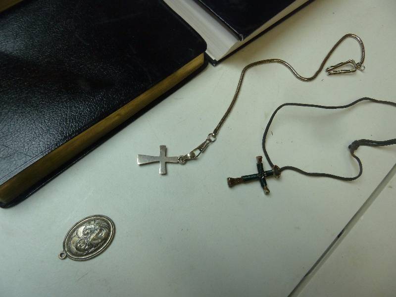 lot 71 image: Religious Lot