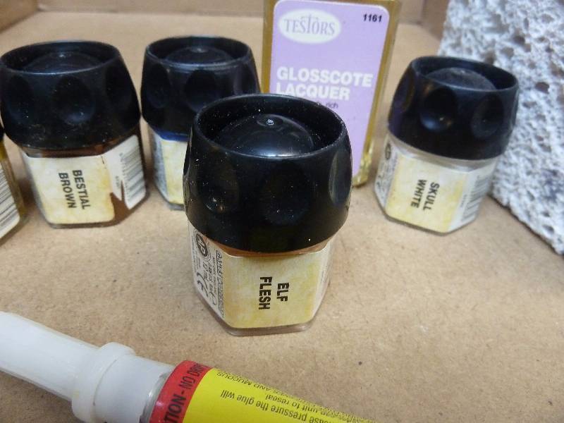 lot 72 image: Hobby Paints