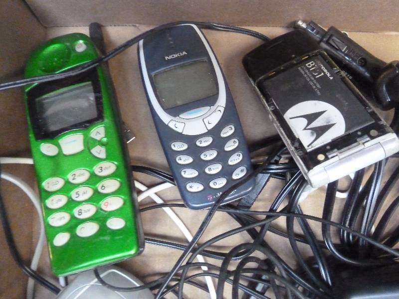 lot 85 image: Cord and Cell Phone Lot