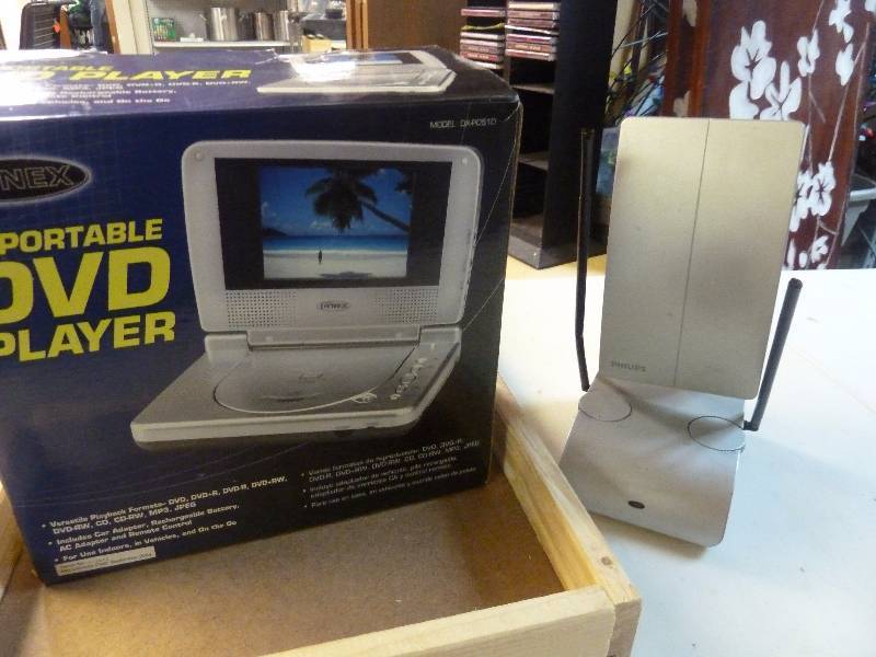 lot 127 image: DVD player & Antenna