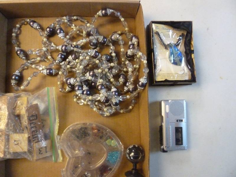 lot 128 image: jewelry lot