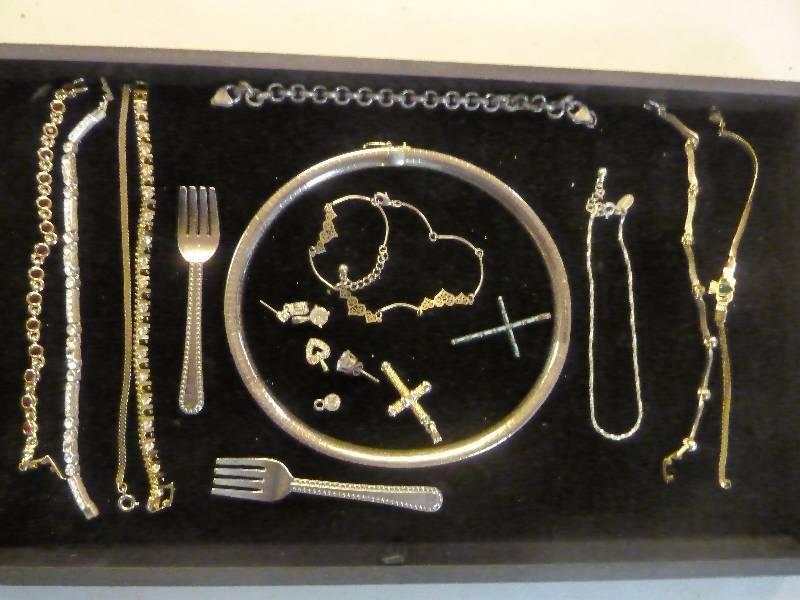 lot 131 image: Jewelry Lot