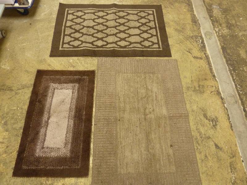 lot 143 image: rug lot