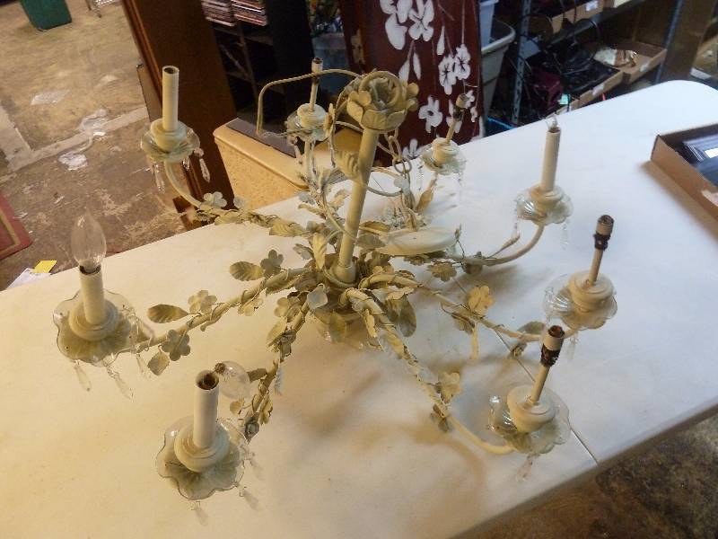 lot 150 image: vintageantique chandelier