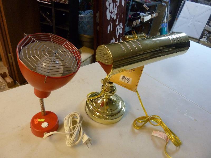 lot 161 image: desk lamp lot