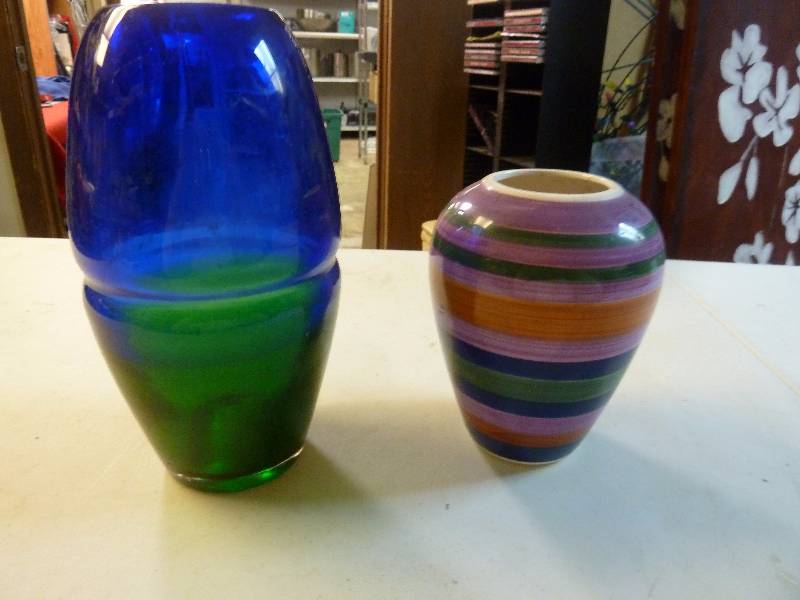 lot 170 image: vase lot
