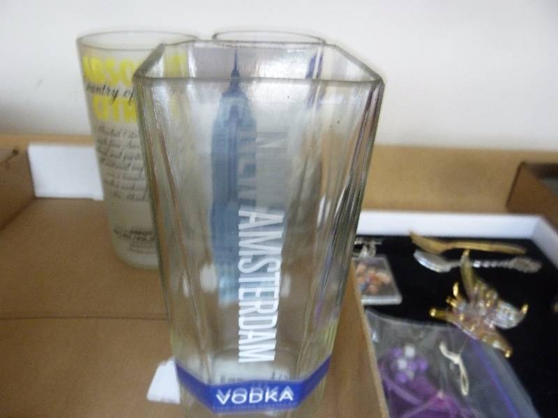 lot 175 image: New Amsterdam Vodka Vase