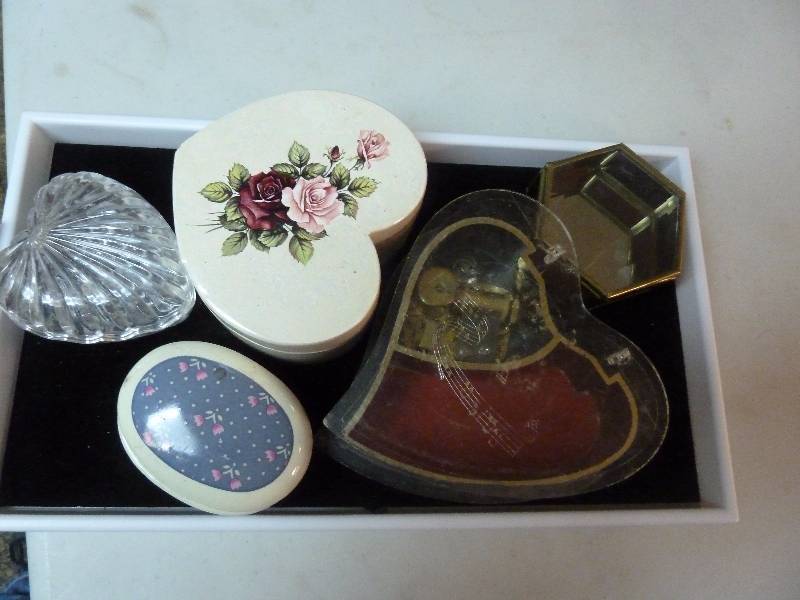 lot 182 image: Jewelry Box Lot