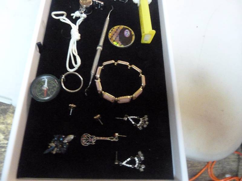 lot 183 image: Jewelry Lot