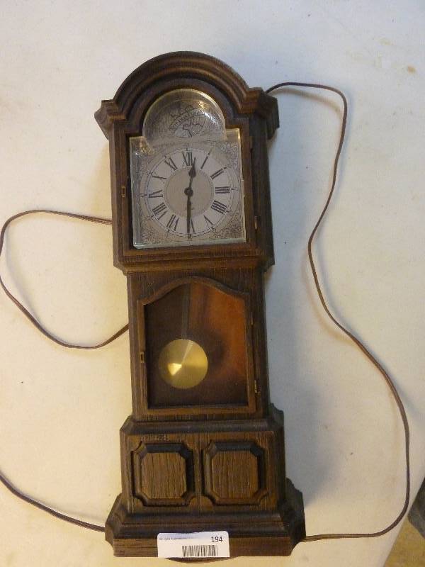 lot 194 image: Vintage Sunbeam Electric Wall Clock