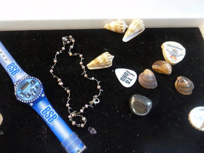lot 196 image: jewelry and more