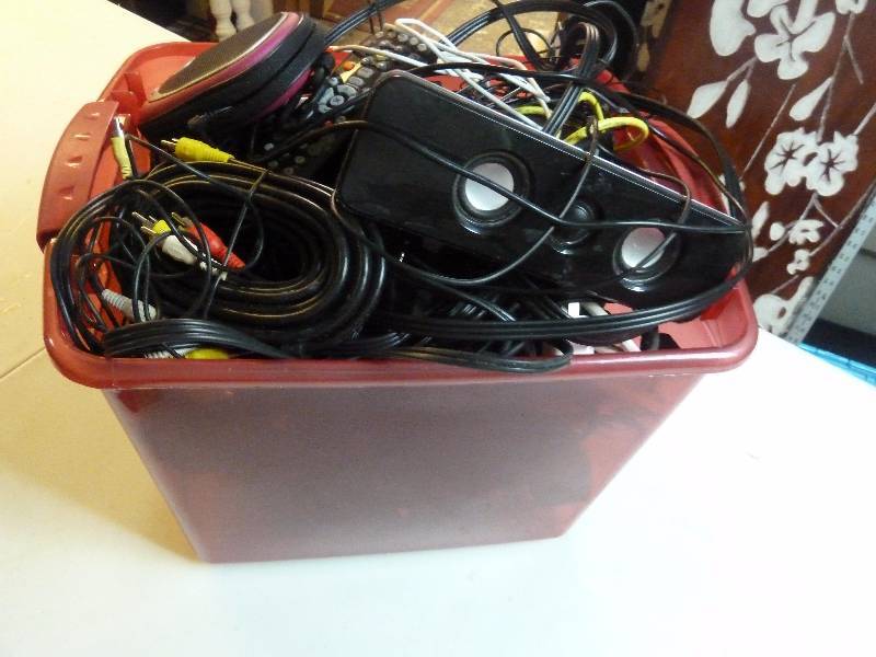 lot 198 image: Cords and More Lot