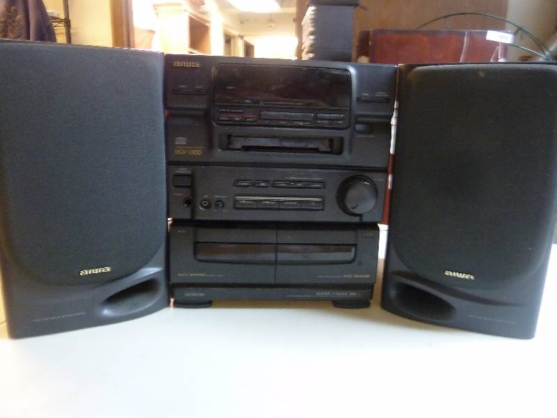 lot 200 image: Aiwa Stereo with Two Speakers