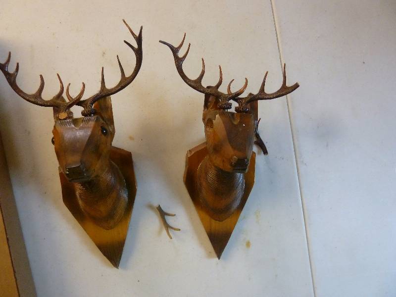 lot 217 image: Plastic Deer Head Decor