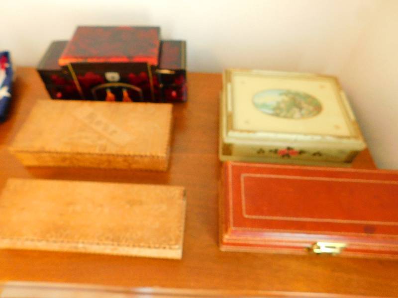 lot 9 image: Lot of Vintage BoxesJewelry Boxes