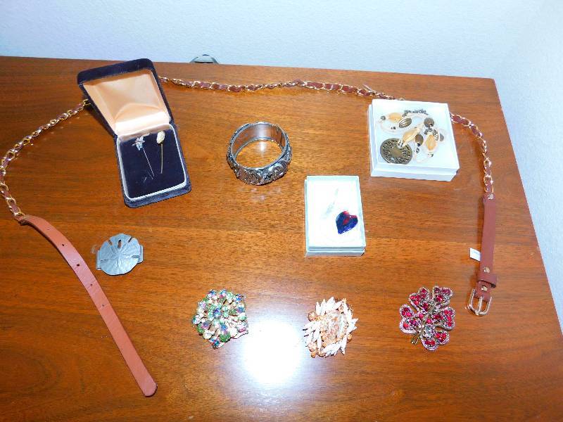 lot 10 image: Lot of Misc. Jewelry