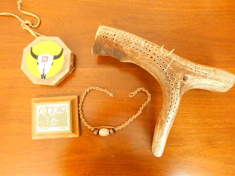 lot 11 image: Antler Cribbage Board