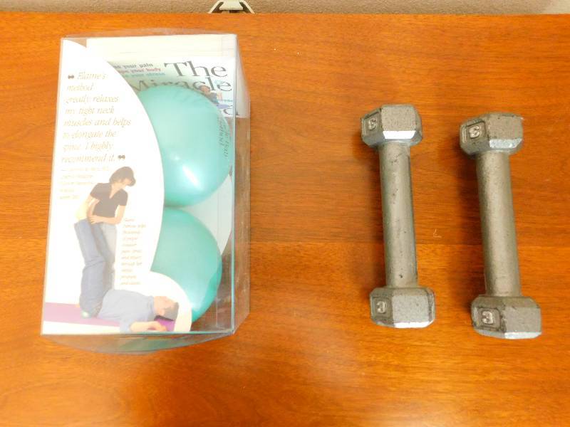 lot 13 image: 3 lb Weights and The Miracle Ball Method