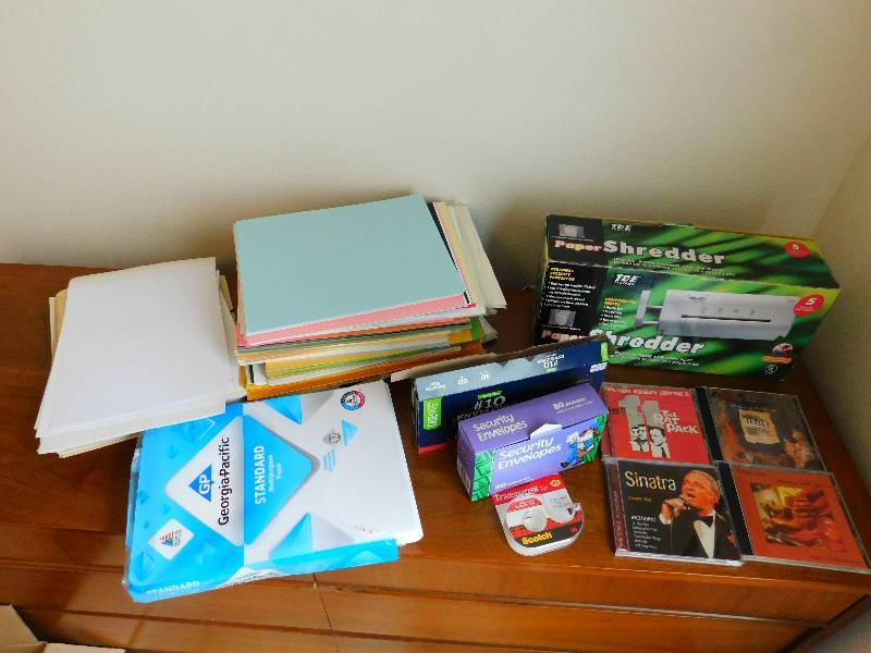 lot 15 image: Lot of Office Supplies