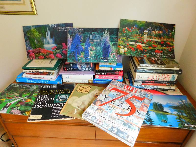 lot 21 image: Lot of Books