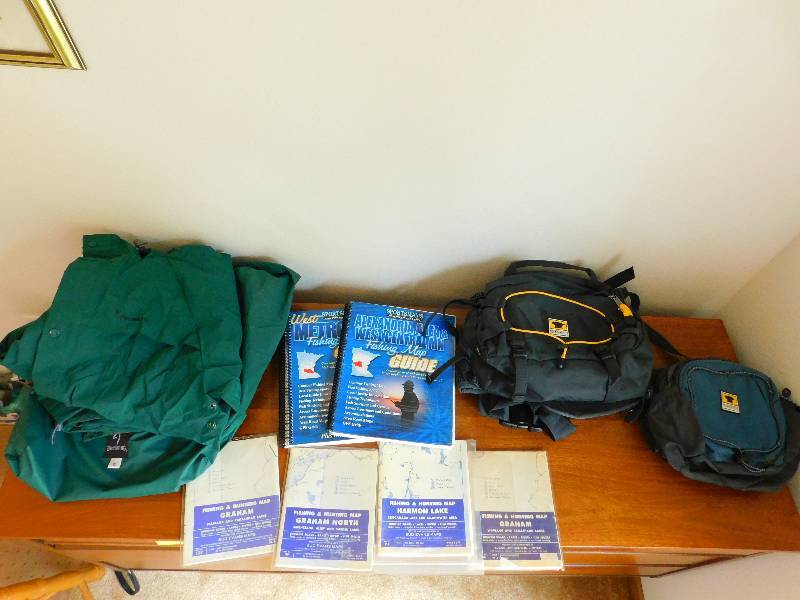 lot 25 image: Lot of Fishing Gear