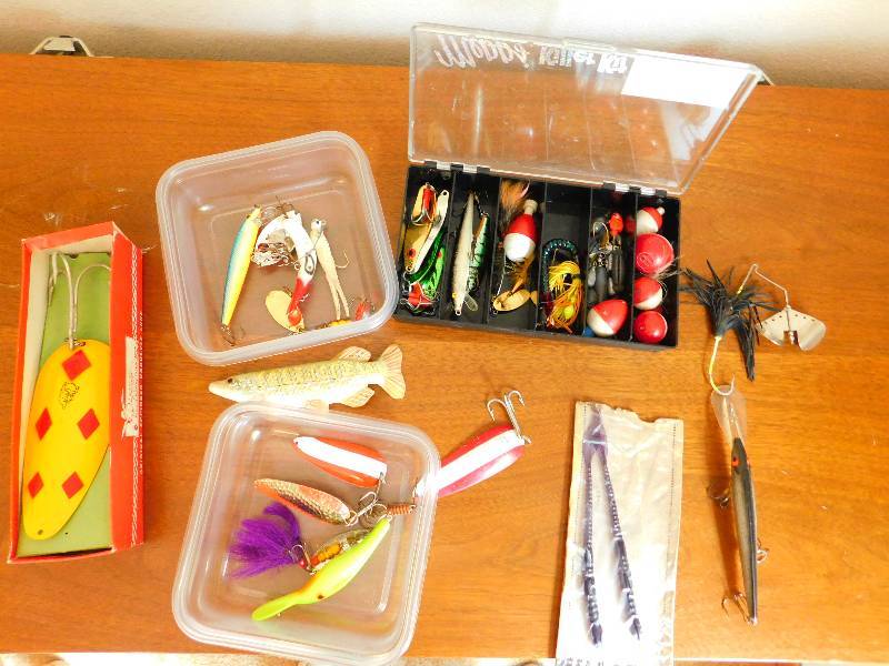 lot 27 image: Lot of Fishing Lures