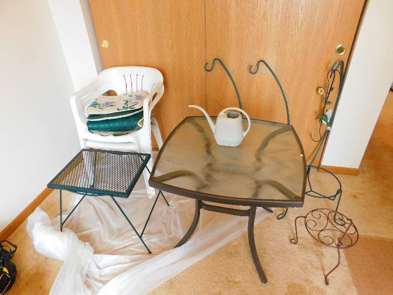 lot 32 image: Lot of OutdoorPatio Items