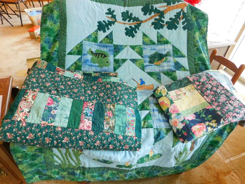 lot 40 image: Lot of 3 Handmade Quilts