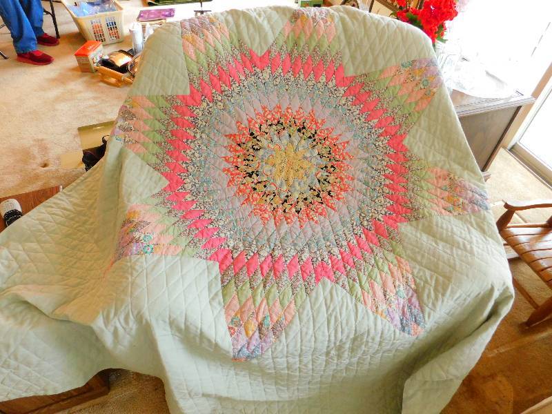 lot 41 image: Quilt