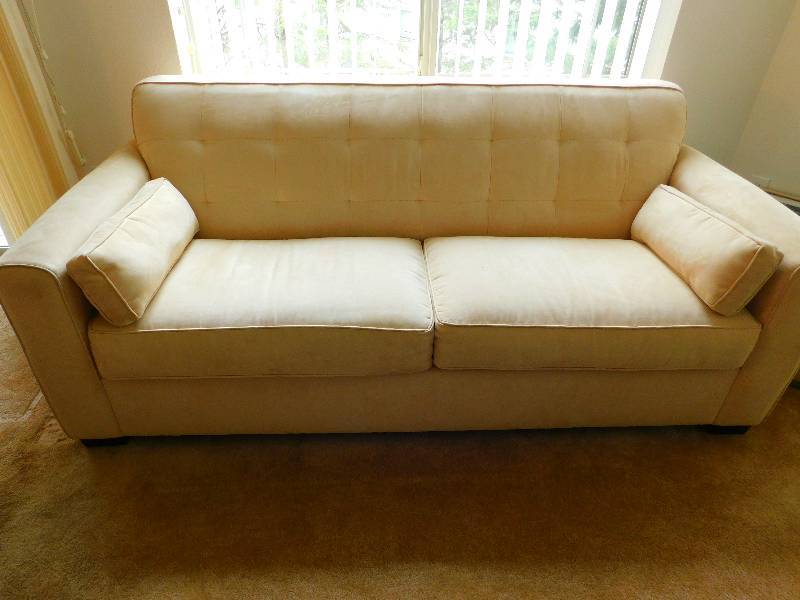 lot 45 image: Couch