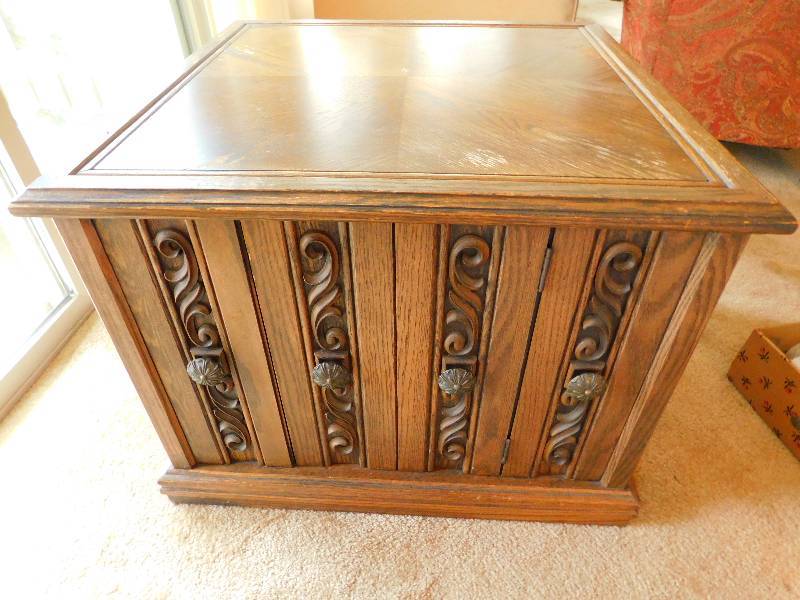 lot 49 image: Wood Side Table