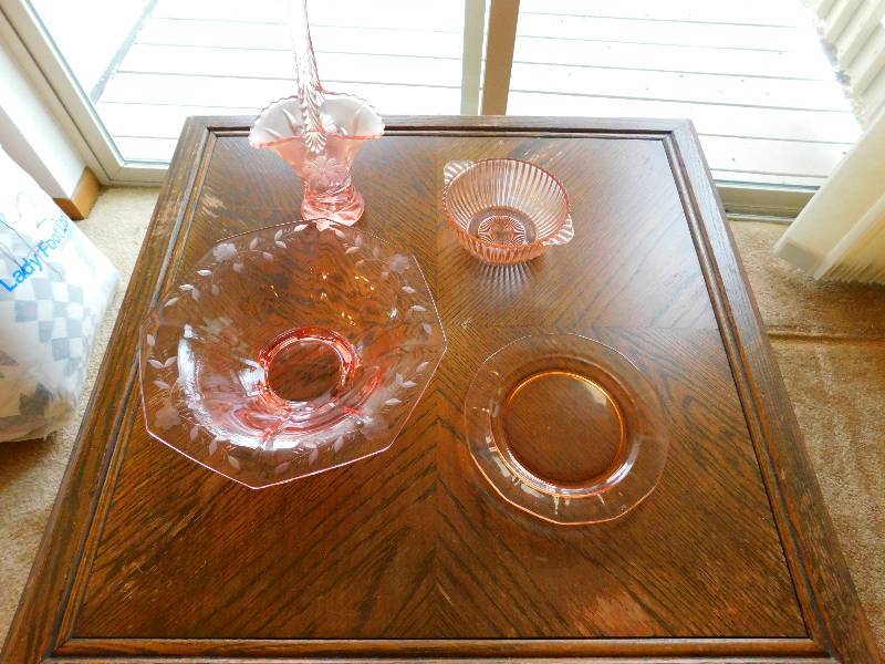 lot 53 image: Lot of Pink Glass Items