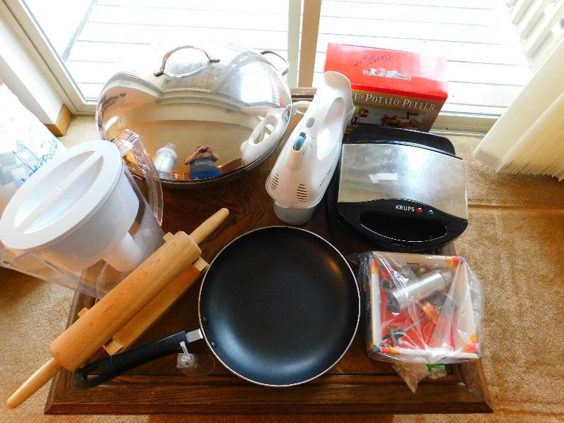 lot 57 image: Lot of Various Kitchen Items
