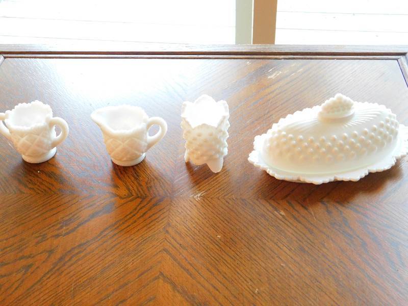 lot 72 image: Milk Glass Hobnail Items