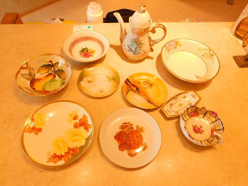 lot 76 image: Lot of Vintage Dishes