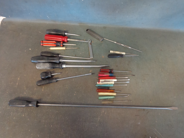 lot 25 image: Snap-On Screw drivers and more
