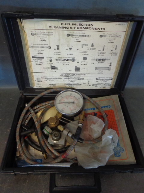 lot 33 image: NAPA Echlin Fuel Injection Cleaning Kit