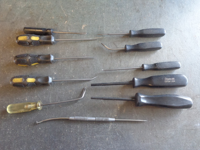 lot 39 image: Screw Drivers Pics and More