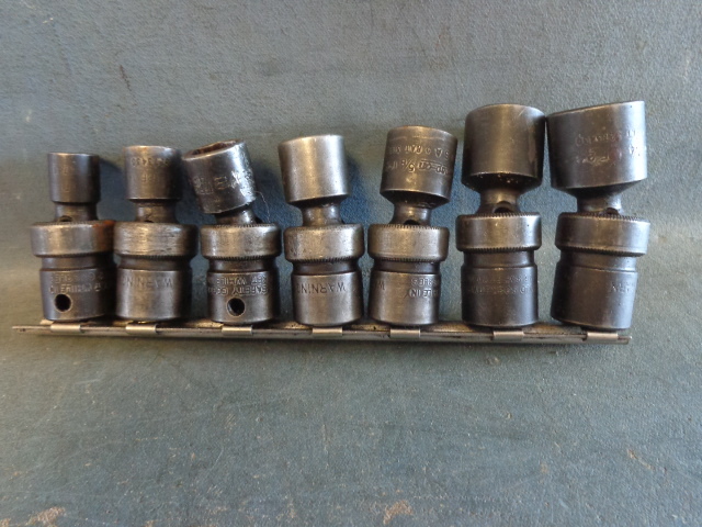 lot 55 image: Swivel Sockets