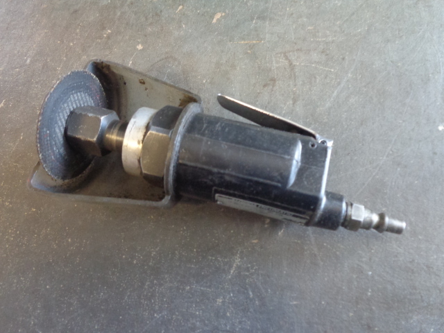 lot 59 image: Cut Off Tool