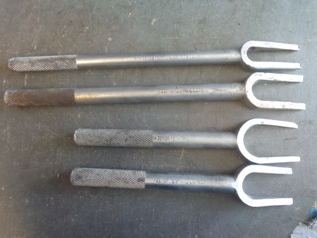 lot 74 image: Ball Joint Tools