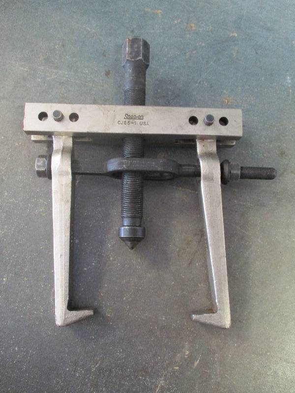 lot 125 image: Snap-On Puller