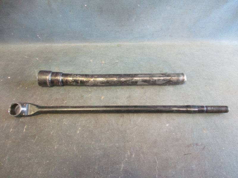 lot 82 image: Tie Rod Tools