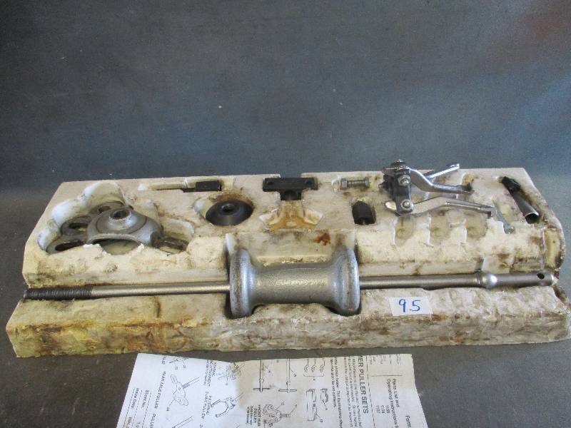 lot 95 image: Slide Hammer Puller Set