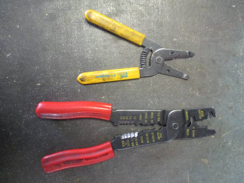 lot 105 image: Wire Strippers