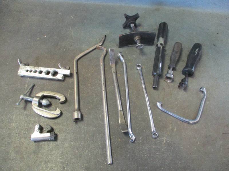 lot 107 image: Brake Tools