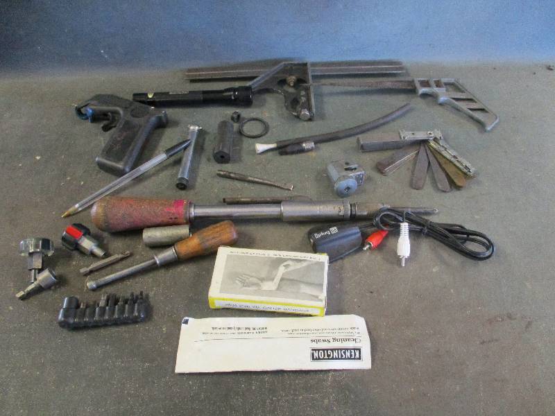 lot 157 image: Ratcheting Screw driver, Square and more
