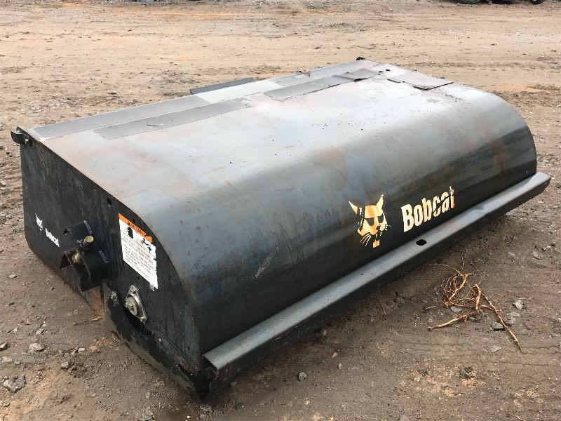 lot 4 image: Bobcat Commercial 72 Skid-Loader Sweeper
